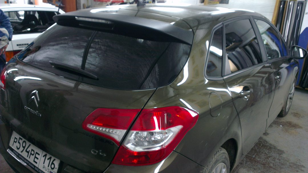 Тонировка стекол автомобилей Ford Focus и Citroen C4 пленкой Johnson Ceramics