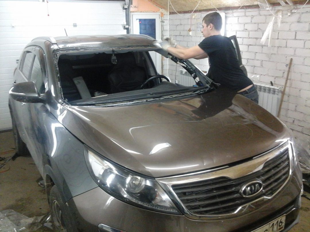 KIA Sportage — замена лобового стекла на авто — октябрь 2013