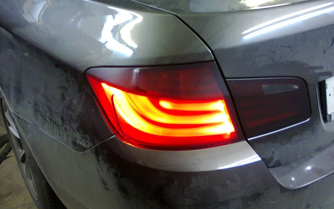 Тонировка стекол и затемнение задних фар на BMW 5