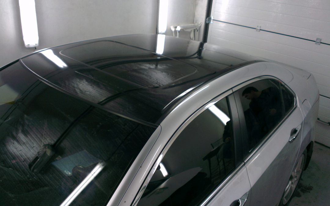Оклейка крыши автомобиля Honda Accord черным глянцем — февраль 2013