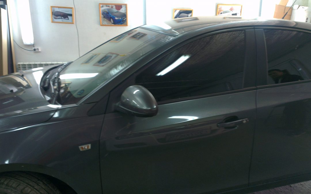 Тонировка стекол автомобиля Subaru Legacy и ВАЗ 2114 в Казани