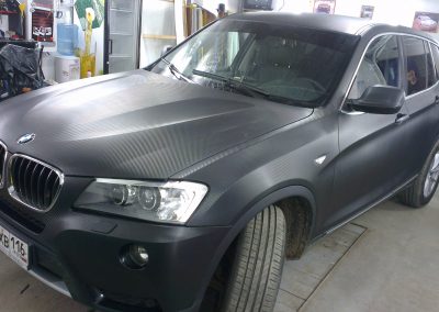 BMW X3 — оклейка автомобиля пленкой черный карбон 3D