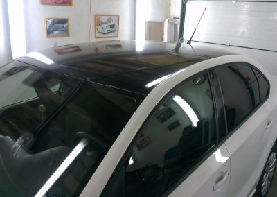 VW Polo — оклейка крыши черной глянцевой пленкой, октябрь 2013