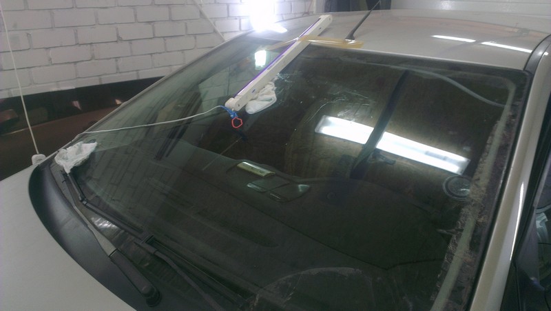 Ford Focus — ремонт стекла авто в Казани — ноябрь 2013