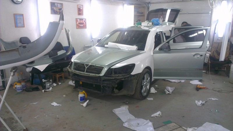 Skoda Octavia — перетяжка автомобиля белой пленкой — ноябрь 2013
