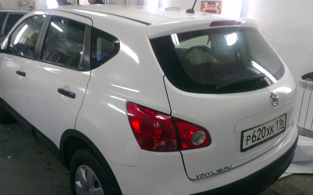 Оклейка автомобилей белой пленкой для такси — февраль 2014