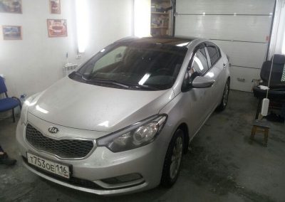 Kia Cerato — оклейка крыши авто черным глянцем — март 2014