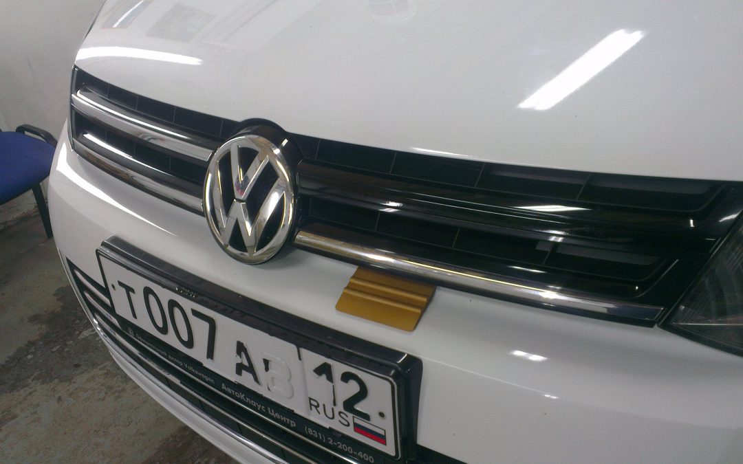 Volkswagen Touareg — оклейка хромированных элементов — апрель 2014