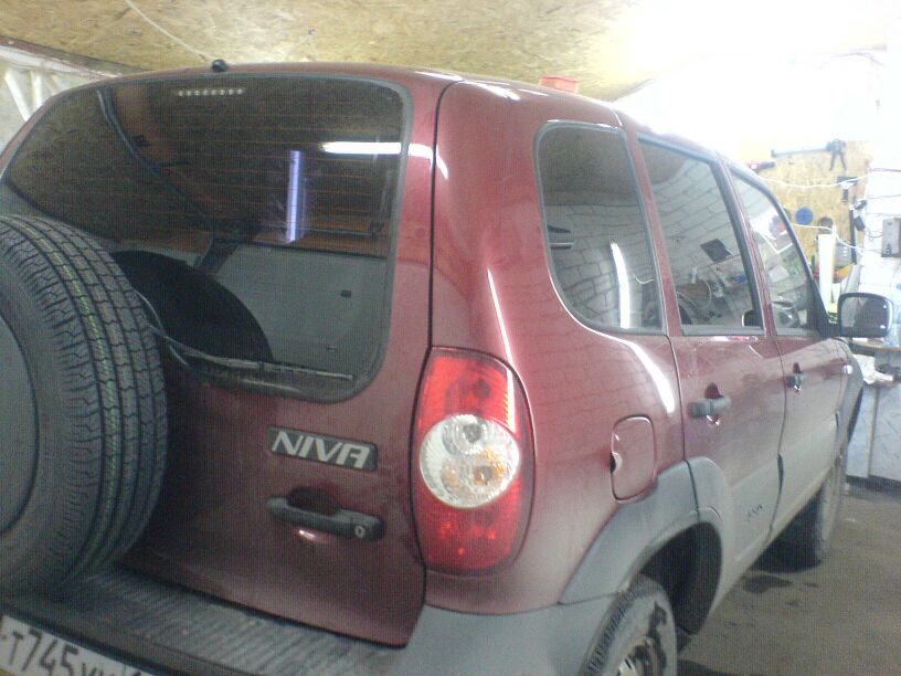 Chevrolet Niva — тонировка авто в Казани — апрель 2014