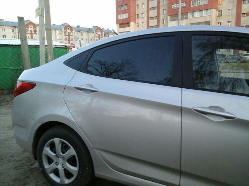Hyundai Solaris — тонировка автомобилей в Казани