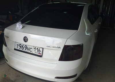 Skoda Octavia — оклейка крыши черным глянцем — июль 2014