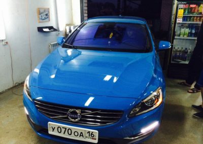 Volvo S60 — тонировка лобового стекла пленкой хамелеон, сентябрь 2014