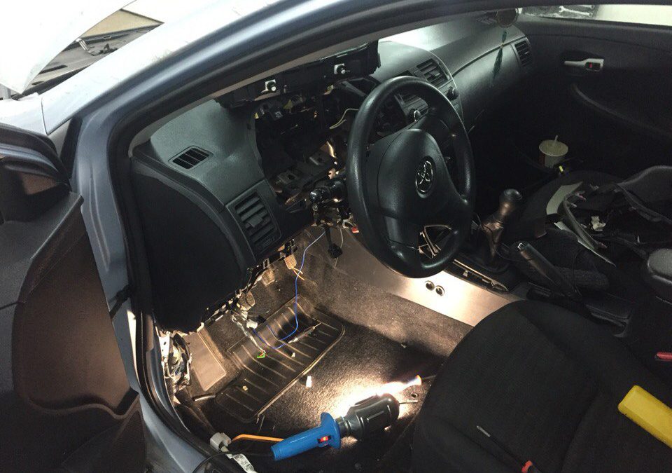 Установка сигнализации с автозапуском Starline A93 на Toyota Corolla