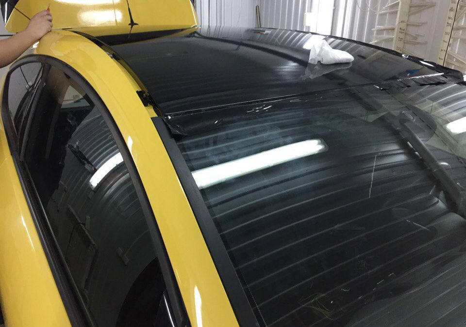 Оклейка крыши в чёрный глянец пленкой KPMF Premium — Opel Astra GTS