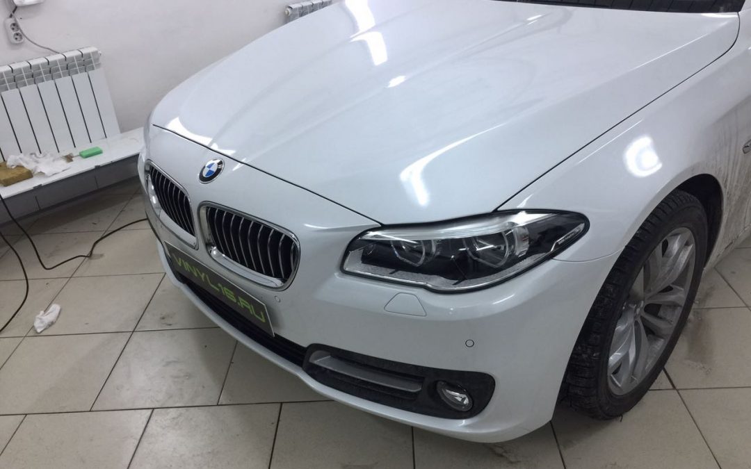 Бронирование передней части автомобиля антигравийной пленкой — BMW 5 серии