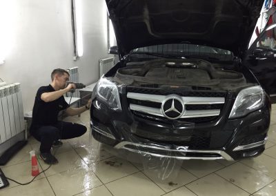 Бронирование передней части автомобиля антигравийной пленкой — Mercedes-Benz GLK