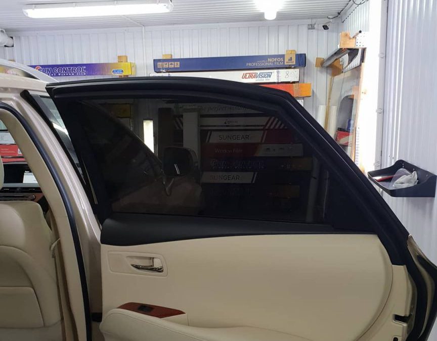Тонировка задних стекол автомобиля пленкой Johnson 95% — Lexus RX300