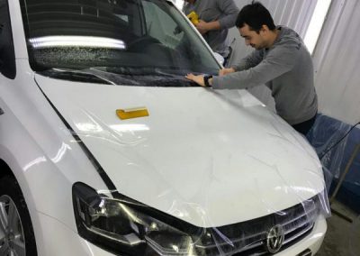 Комплексное бронирование кузова антигравийной плёнкой- автомобиль Volkswagen Polo