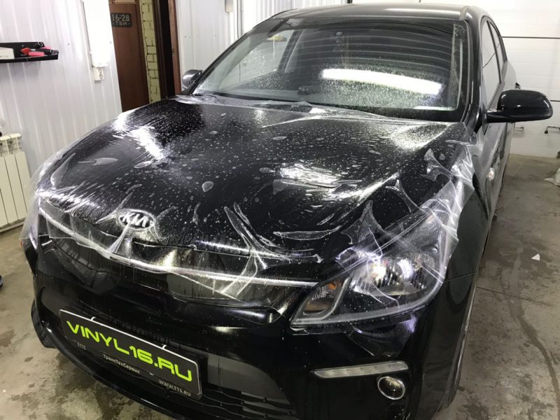 Забронировали капот, пороги, оптику полиуретановой плёнкой HexisBodyfence — автомобиль — Kia Rio