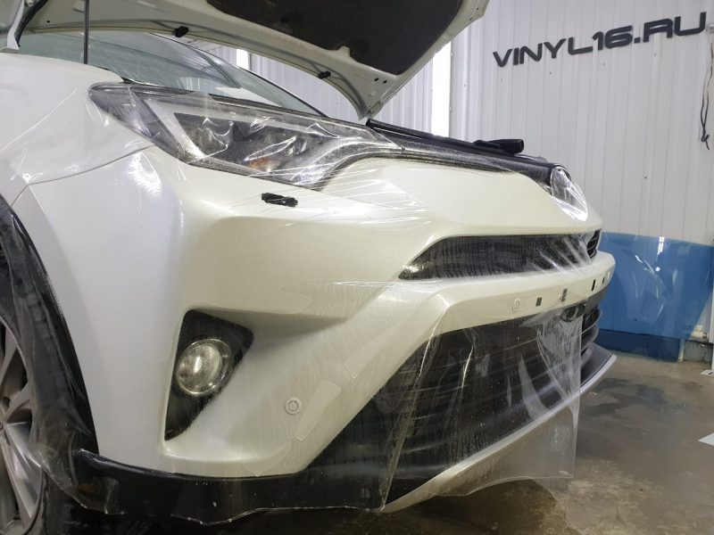 Бронирование передний части полиуретановой плёнкой Hexis Bodyfence — Toyota Rav 4