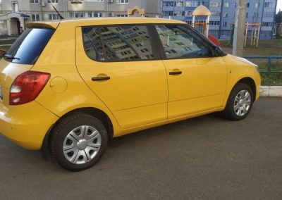 Skoda Fabia — оклейка автомобиля пленкой KPMF жёлтый глянец