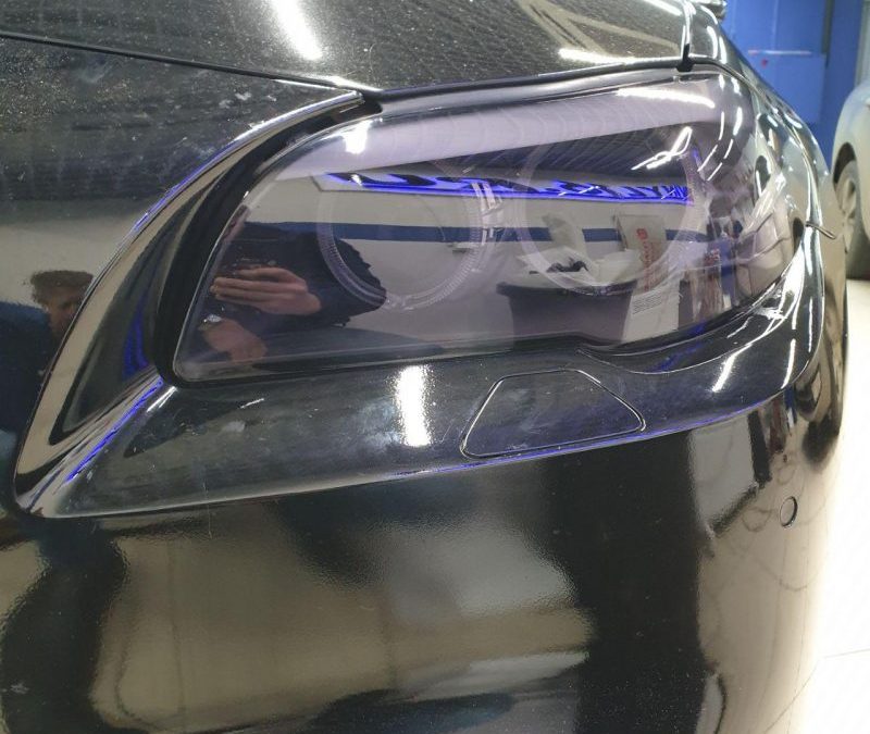 BMW 5 серии — бронирование фар полиуретановой пленкой с эффектом затемнения Stek