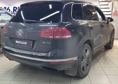 Тонировка задних стекол автомобиля Volkswagen Touareg плёнкой Shadowguard 95% затемнения
