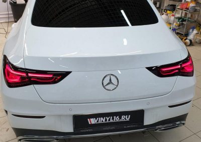 Mercedes-Benz CLA-klasse — тонировка стекол пленками Llumar, бронирование фар пленкой Stek, оклейка крыши и зеркал пленкой черный глянец