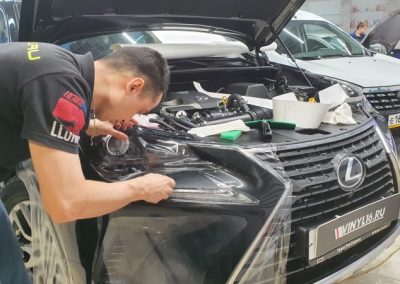Бронирование пленкой фар, ручек автомобиля и части капота — автомобиль Lexus RX