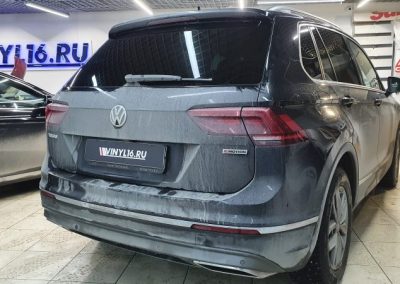 Volkswagen Tiguan — тонировка задних стекол автомобиля пленкой LLumar 95