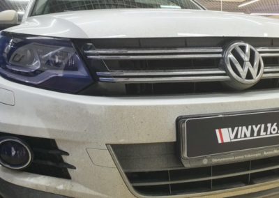 VW Tiguan — бронирование фар пленкой STEK, бронирование ручек и порогов, тонировка пленкой Johnson