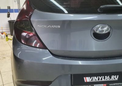 Hyundai Solaris — тонировка задних фонарей автомобиля