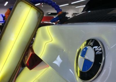 Ремонт вмятины без покраски на задней крышке багажника автомобиля BMW X3 серии