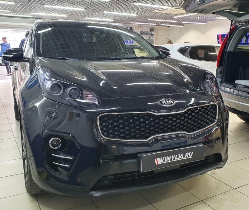 Тонировка передних фар автомобиля Kia Sportage пленкой DeltaSkin светлого оттенка