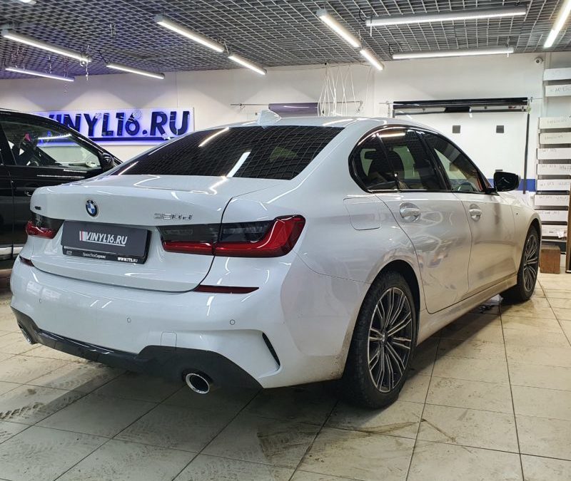 Новый BMW 3 серии — забронировали переднюю оптику полиуретаном с эффектом затемнения STEK, тонировка стекол Llumar