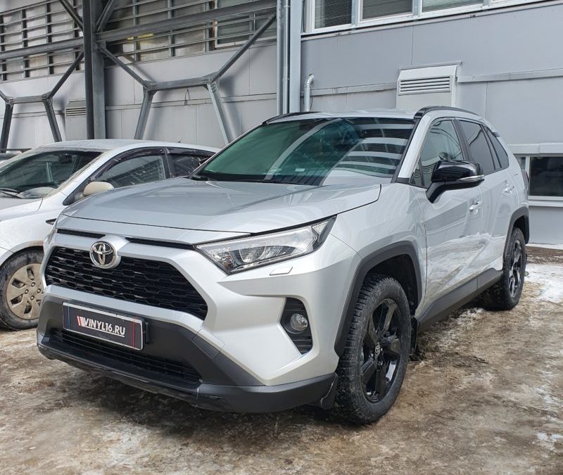 Новый Toyota Rav 4 — бронирование кузова полиуретановой пленкой