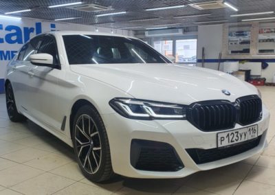 BMW 5 серии — перетонировка боковых стекол автомобиля с 95 на 50%, бронирование лобового