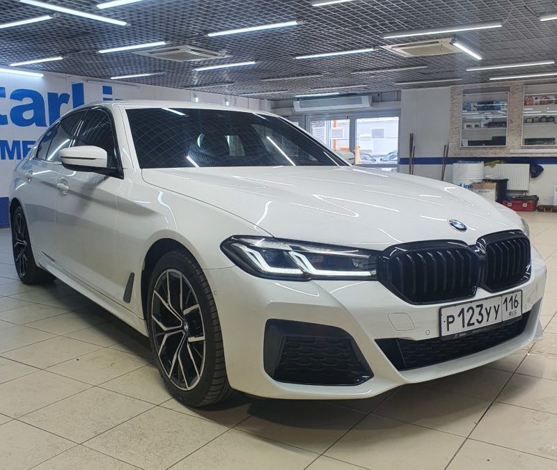 BMW 5 серии — перетонировка боковых стекол автомобиля с 95 на 50%, бронирование лобового