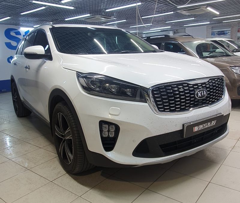 Kia Sorento — тонировка боковых стекол пленкой Global 85, тонировка лобового атермальной пленкой