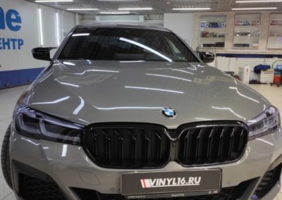BMW 5 серии — бронирование капота и ручек, затемнение оптики Stek, замена решетки радиатора и накладки на зеркала