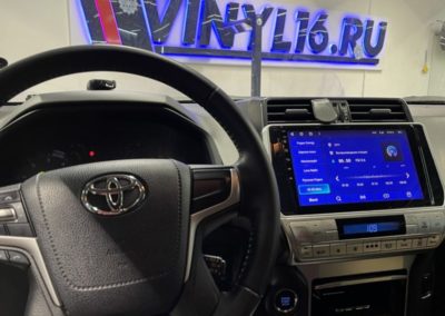 Toyota Land Cruiser Prado — установка беспроводной зарядки для телефона