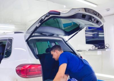 Установили электропривод крышки багажника на VW Tiguan 2