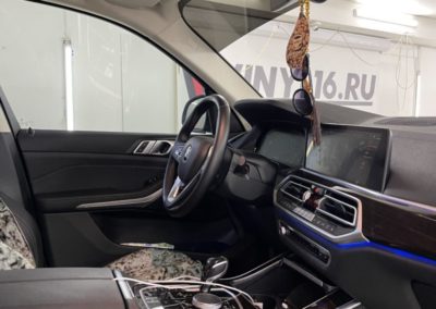 Тонировка передних боковых стекол BMW X5 пленкой Ultra Vision 65%