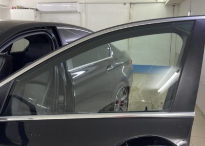 BMW 5 — затонировали передние бока пленкой Ultra Vision с затемнением 50 %