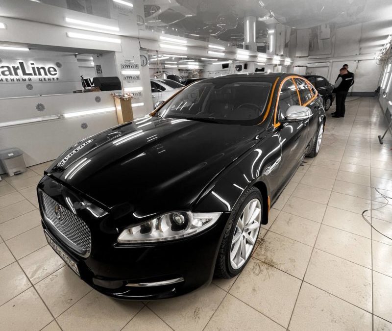 Jaguar XJ — отполировали кузов автомобиля, вернули прежний блеск, теперь автомобиль выглядит как с салона