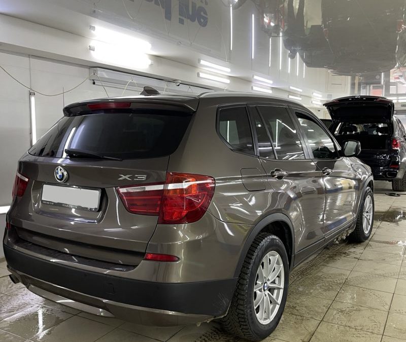 BMW X3 — тонировка задней полусферы пленкой 85% затемнения