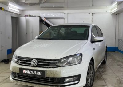 Volkswagen Polo — затонировали заднюю полусферу пленкой с затемнением 95%