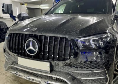 Mercedes GLE — замена решетки радиатора на автомобиле