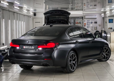 BMW 530i — перебронирование элементов кузова матовой полиуретановой пленкой