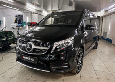 Mercedes V класс — бронирование глянцевой полиуретановой плёнкой капота автомобиля